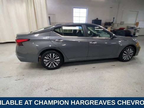 Used 2024 Nissan Altima 2.5 SV image 11