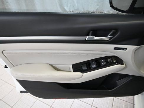 Used 2021 Nissan Altima 2.5 Platinum image 21