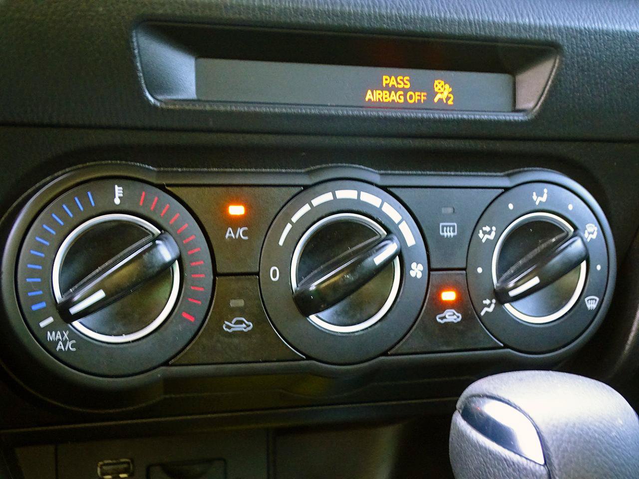 Used 2018 MAZDA MAZDA3 Sport w/ Preferred Equipment Package FWD image 29