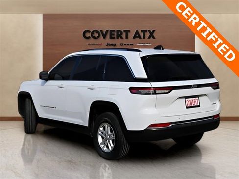 Used 2023 Jeep Grand Cherokee Laredo image 3