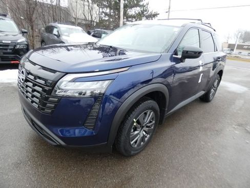 New 2026 Nissan Pathfinder SV image 7