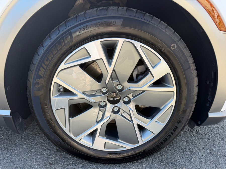 Used 2024 Genesis GV60 RWD image 55