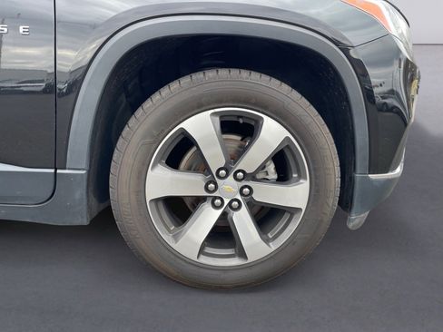 Used 2021 Chevrolet Traverse LT w/ LT Premium Package image 9