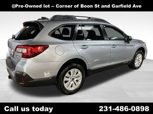 Used 2018 Subaru Outback 2.5i Premium image 5