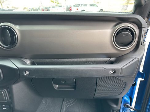 Used 2021 Jeep Gladiator Willys image 61