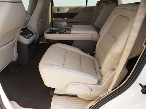 Used 2020 Lincoln Navigator Reserve w/ Luxury Package AWD/4WD image 13