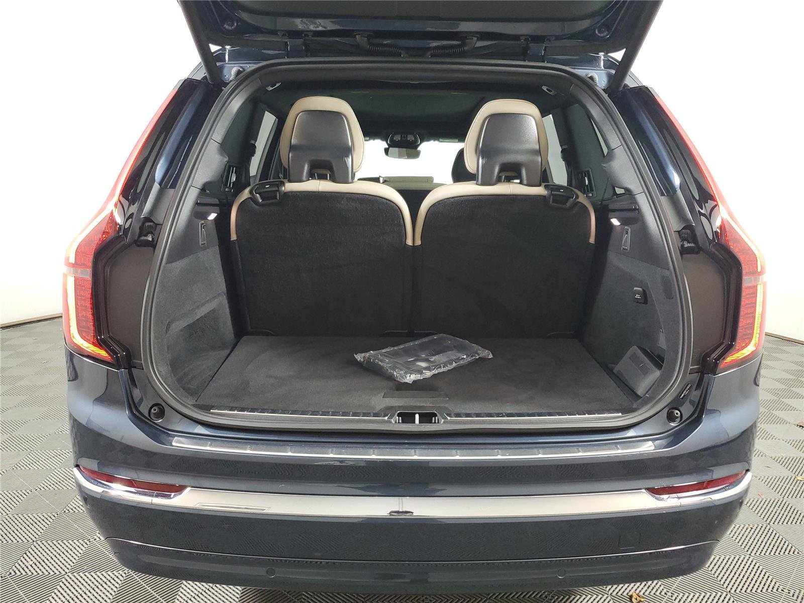 Certified 2026 Volvo XC90 B6 Plus AWD/4WD image 7