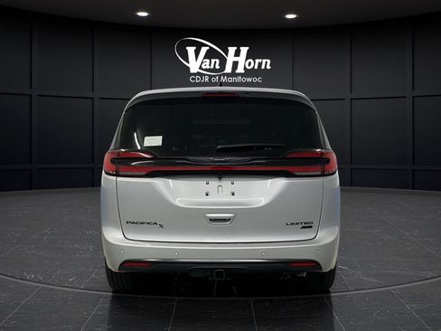 New 2026 Chrysler Pacifica Limited w/ S Appearance Package AWD/4WD image 14