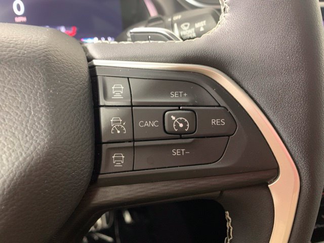 Used 2023 Jeep Grand Cherokee Altitude AWD/4WD image 29