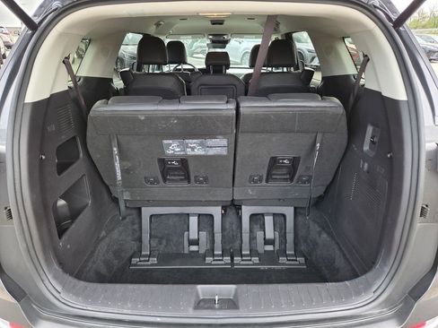 Used 2025 Kia Carnival EX FWD image 29