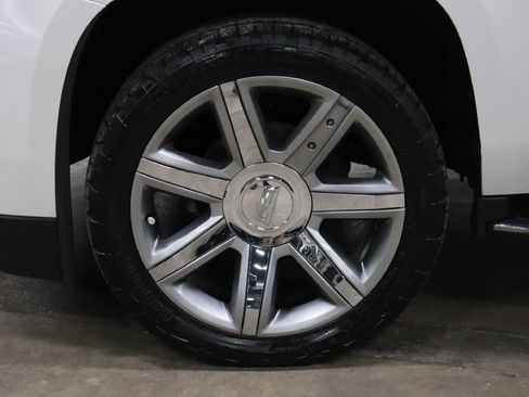 Used 2020 Cadillac Escalade ESV Premium Luxury image 32