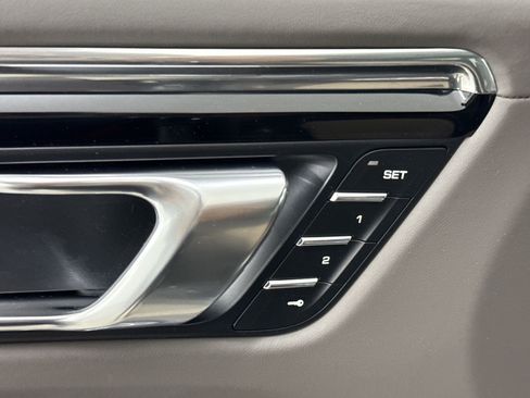 Used 2025 Porsche Macan image 15