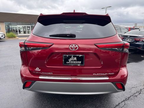 Used 2021 Toyota Highlander Platinum AWD/4WD image 4