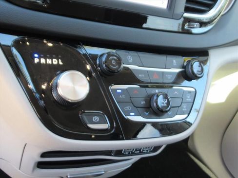 Certified 2023 Chrysler Voyager LX image 24