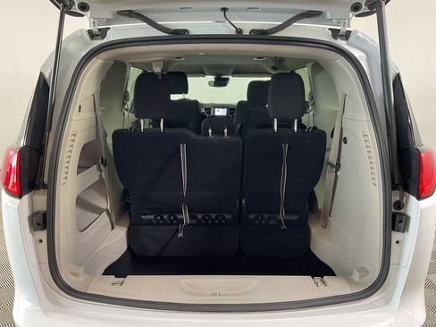 Used 2023 Chrysler Voyager LX FWD image 20