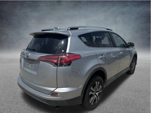 Used 2017 Toyota RAV4 LE FWD image 9