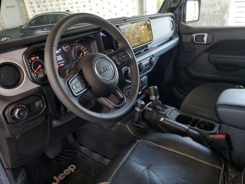 Used 2025 Jeep Wrangler Unlimited Sport AWD/4WD image 17