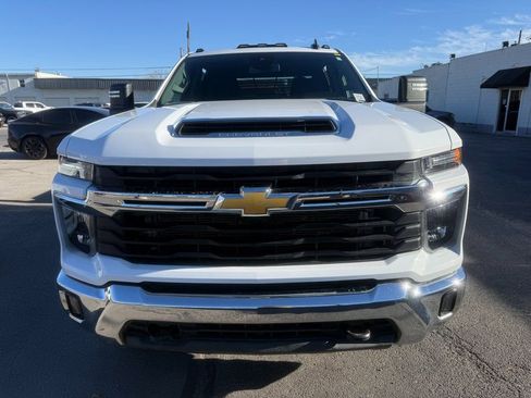Used 2024 Chevrolet Silverado 3500 LT w/ Convenience Package image 6