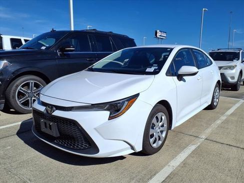 Certified 2022 Toyota Corolla LE image 4