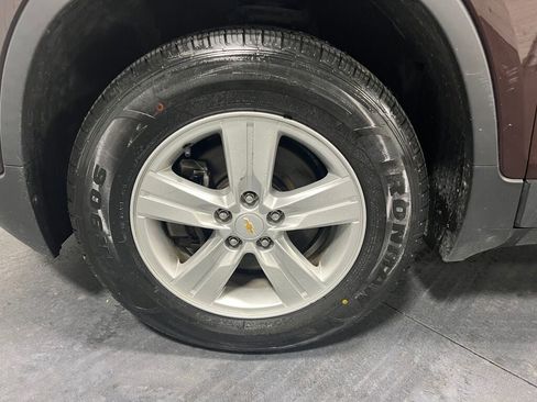 Used 2020 Chevrolet Trax LT w/ LT Convenience Package image 13