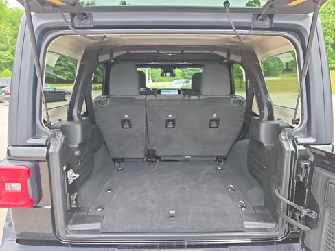 Used 2024 Jeep Wrangler Unlimited Rubicon AWD/4WD image 8