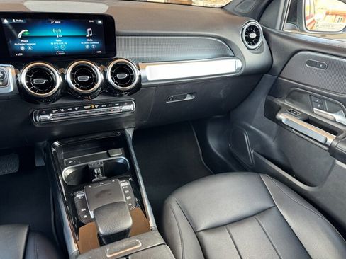 Used 2022 Mercedes-Benz GLB 250 4MATIC w/ Premium Package Lite image 18