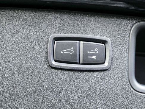 Certified 2026 Porsche Macan Turbo AWD/4WD image 30