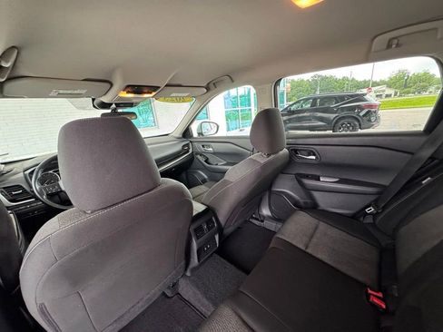 Used 2025 Nissan Rogue SV FWD image 21