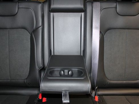 New 2025 Jeep Grand Cherokee Altitude image 28