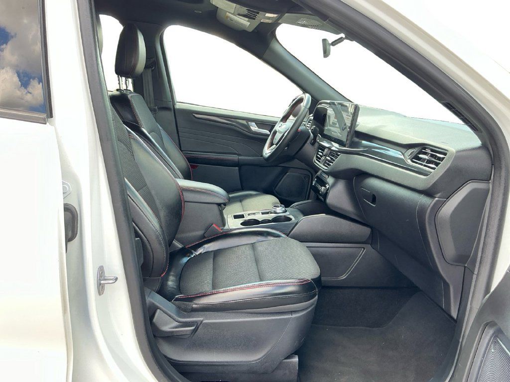 Used 2024 Ford Escape ST-Line w/ Tech Pack #1 FWD image 22