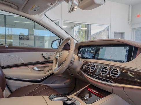 Used 2018 Mercedes-Benz S 560 Sedan image 18