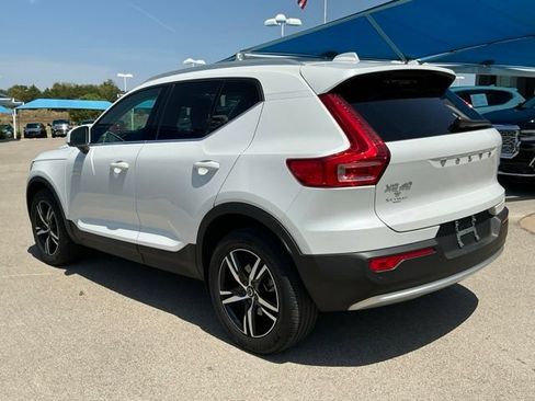 Used 2023 Volvo XC40 B4 Plus FWD image 4