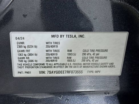 Used 2024 Tesla Model Y Long Range AWD/4WD image 39