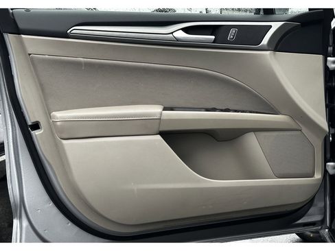 Used 2020 Ford Fusion SE image 21