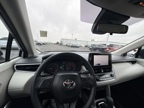 Used 2025 Toyota Corolla Cross L image 16
