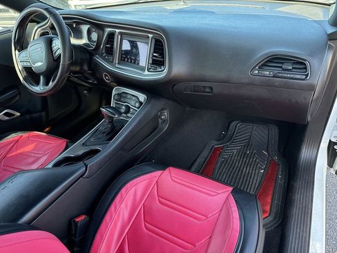 Used 2021 Dodge Challenger SXT image 10