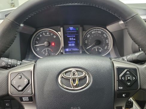 Used 2020 Toyota Tacoma SR5 RWD image 22