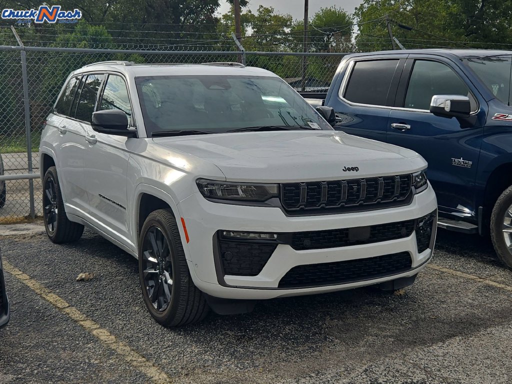 Used 2026 Jeep Grand Cherokee Limited AWD/4WD image 1