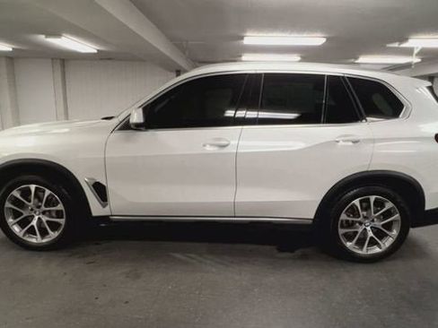 Used 2025 BMW X5 xDrive40i w/ Premium Package AWD/4WD image 5