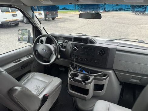 Used 2011 Ford E-250 and Econoline 250 Extended w/ Crew Van Pkg RWD image 10