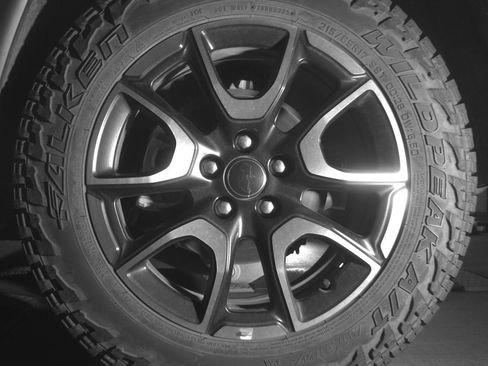 Used 2025 Jeep Compass Trailhawk AWD/4WD image 14