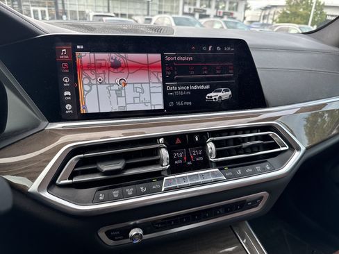 Used 2019 BMW X5 xDrive50i w/ M Sport Package AWD/4WD image 19