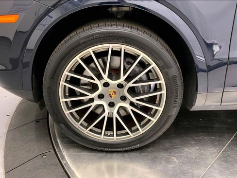 Used 2023 Porsche Cayenne Platinum Edition image 11