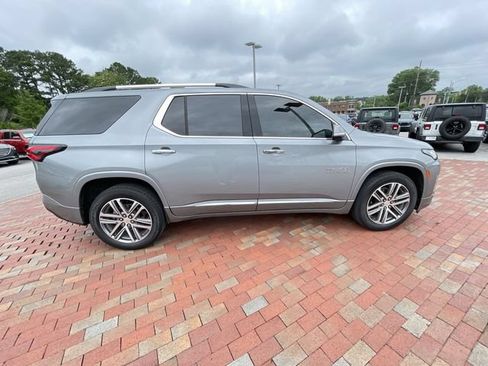 Used 2023 Chevrolet Traverse High Country FWD image 37
