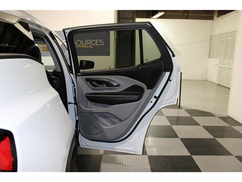 Used 2023 GMC Terrain SLT image 21