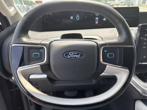 Used 2025 Ford Expedition Max Platinum w/ Driver's Package AWD/4WD image 24