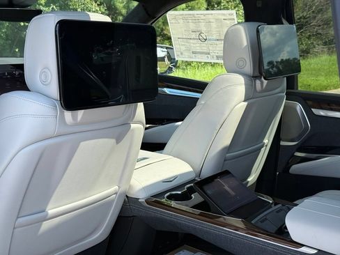 New 2026 Cadillac Escalade Platinum Luxury AWD/4WD image 23