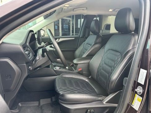 Used 2023 Ford Escape SE w/ PHEV Premium Package image 13