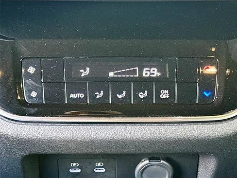Used 2025 Nissan Armada SL AWD/4WD image 26