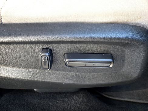 Used 2017 Honda CR-V Touring image 29